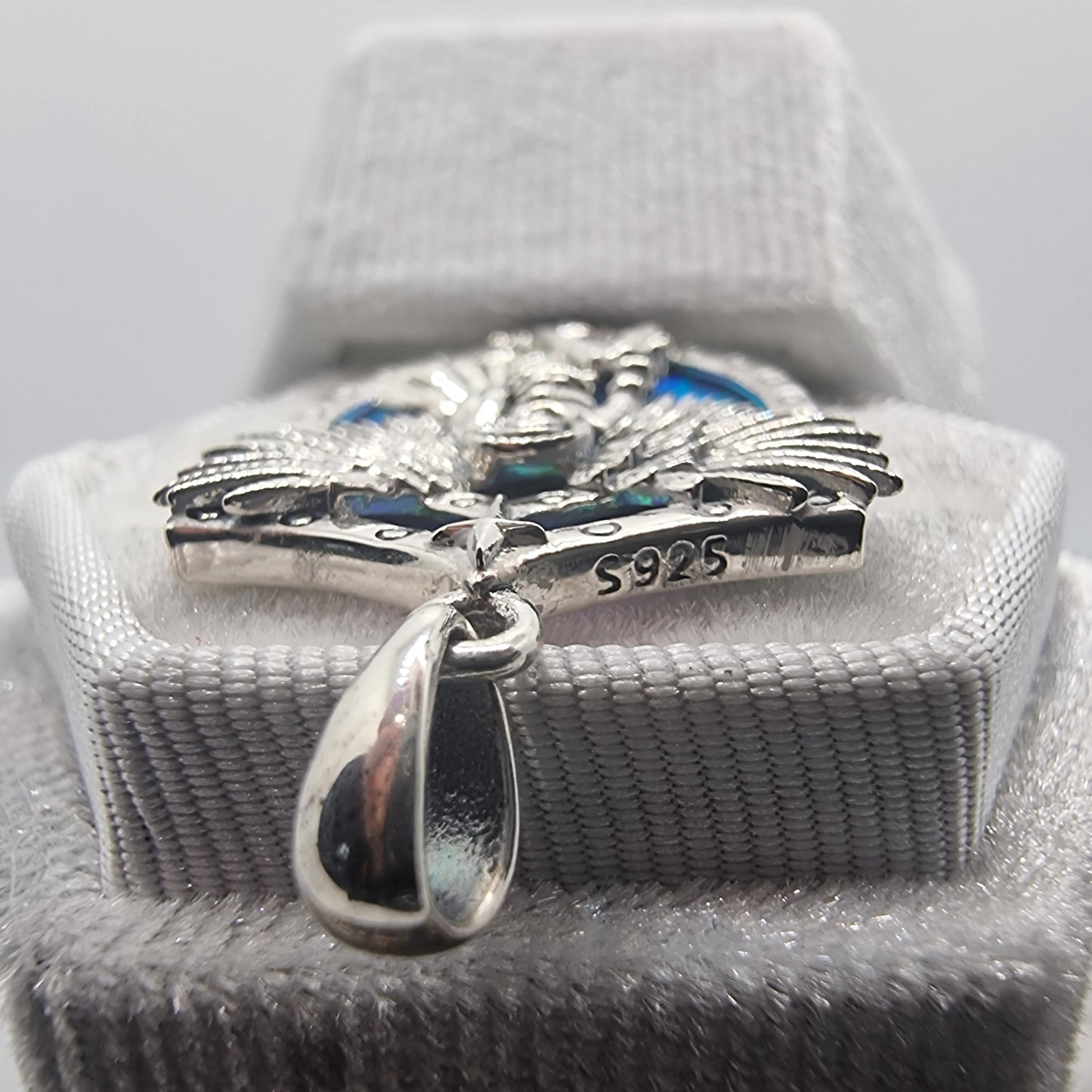 Anhänger Erzengel Michael mit blauem Opal-Schildschutz, 925 Sterlingsilber