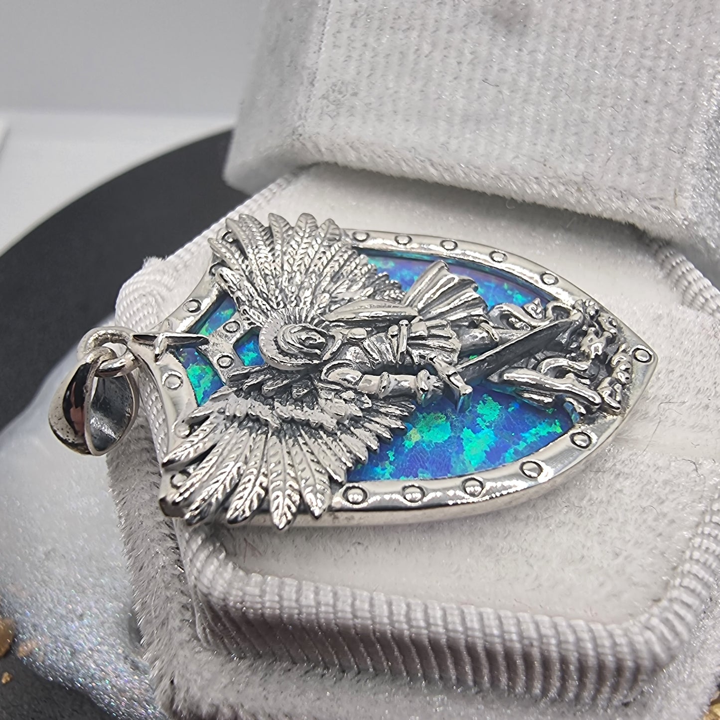 Anhänger Erzengel Michael mit blauem Opal-Schildschutz, 925 Sterlingsilber