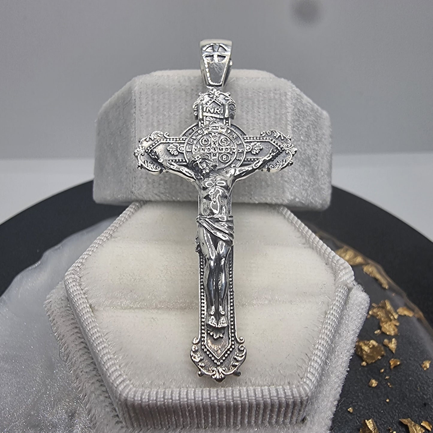 Anhänger mit Kruzifix und Kreuz des Heiligen Benedikt, 925er Sterlingsilber, 8,4 g, religiöses Geschenk