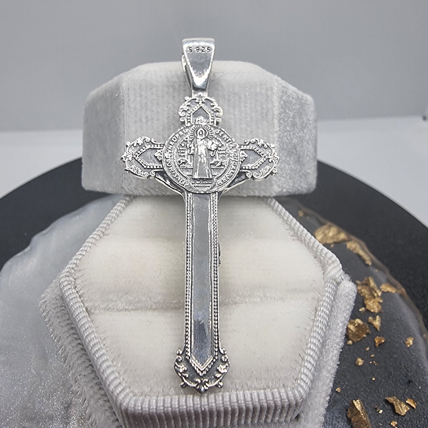 Anhänger mit Kruzifix und Kreuz des Heiligen Benedikt, 925er Sterlingsilber, 8,4 g, religiöses Geschenk