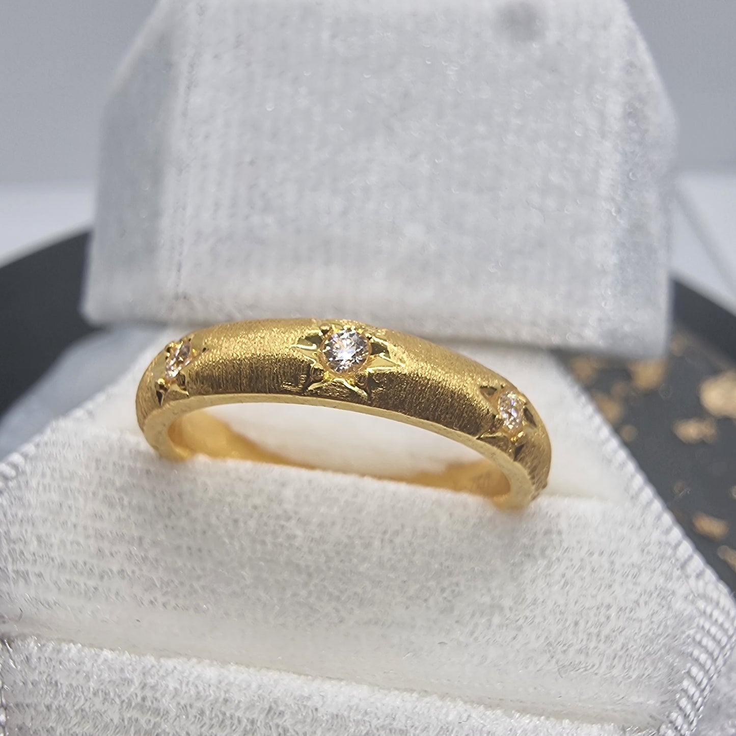 18 Karat Gold Moissanit Ringband mit Moissanit-Verlobung AU750