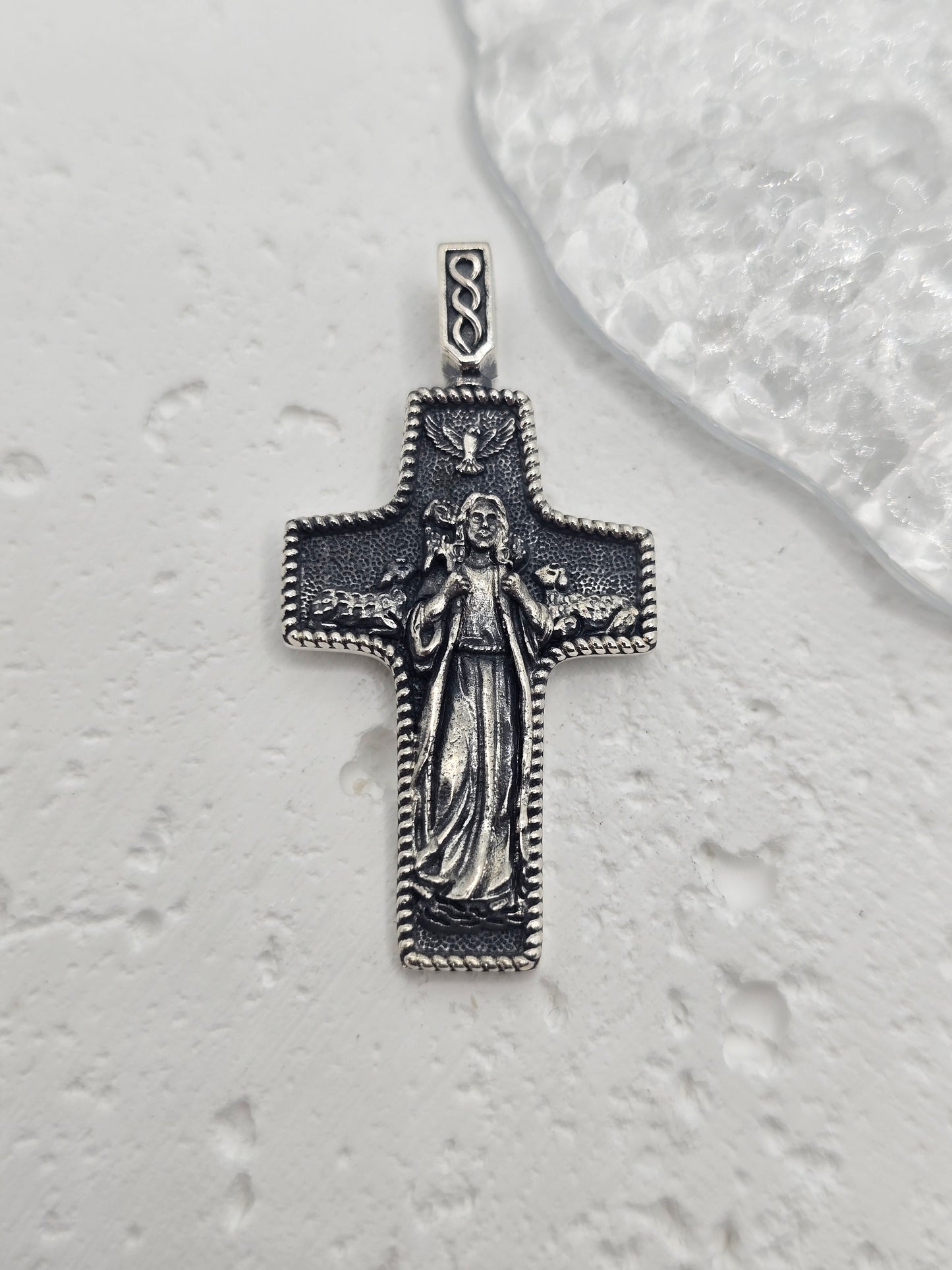 Jesus Crucifix with Holy Spirit Symbolism in Precious Metal
A meaningful symbol of faith and peace, this Jesus Crucifix pendant is crafted in 925 sterling silver with a polished finish. Above the corpus, a dove signifies the Holy Spirit, adding a message of hope and protection to this timeless devotional piece.
Design & Symbolism
Dove of the Holy Spirit: Poised above the figure of Christ, representing peace and divine presence.
Detailed Corpus & Cross: Symbolizes sacrifice, love, and redemption.