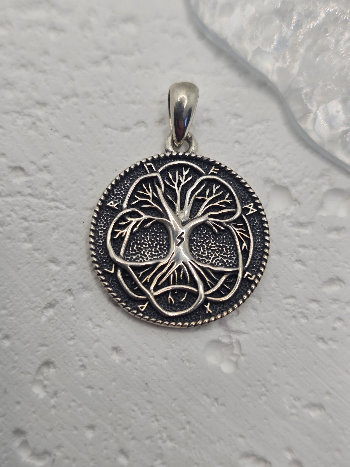 Celebrate growth, strength, and ancient wisdom with the Tree of Life Pendant, crafted in solid 925 sterling silver and encircled by Norse runes. Interlacing roots and branches form a circular motif that reflects the eternal cycle of life, connection, and renewal—making this a meaningful talisman for nature lovers and mythology enthusiasts alike.
Key Features:
Made from solid 925 Sterling Silver
Tree of Life design surrounded by ancient runes for symbolic depth
Represents growth, strength, protection, and