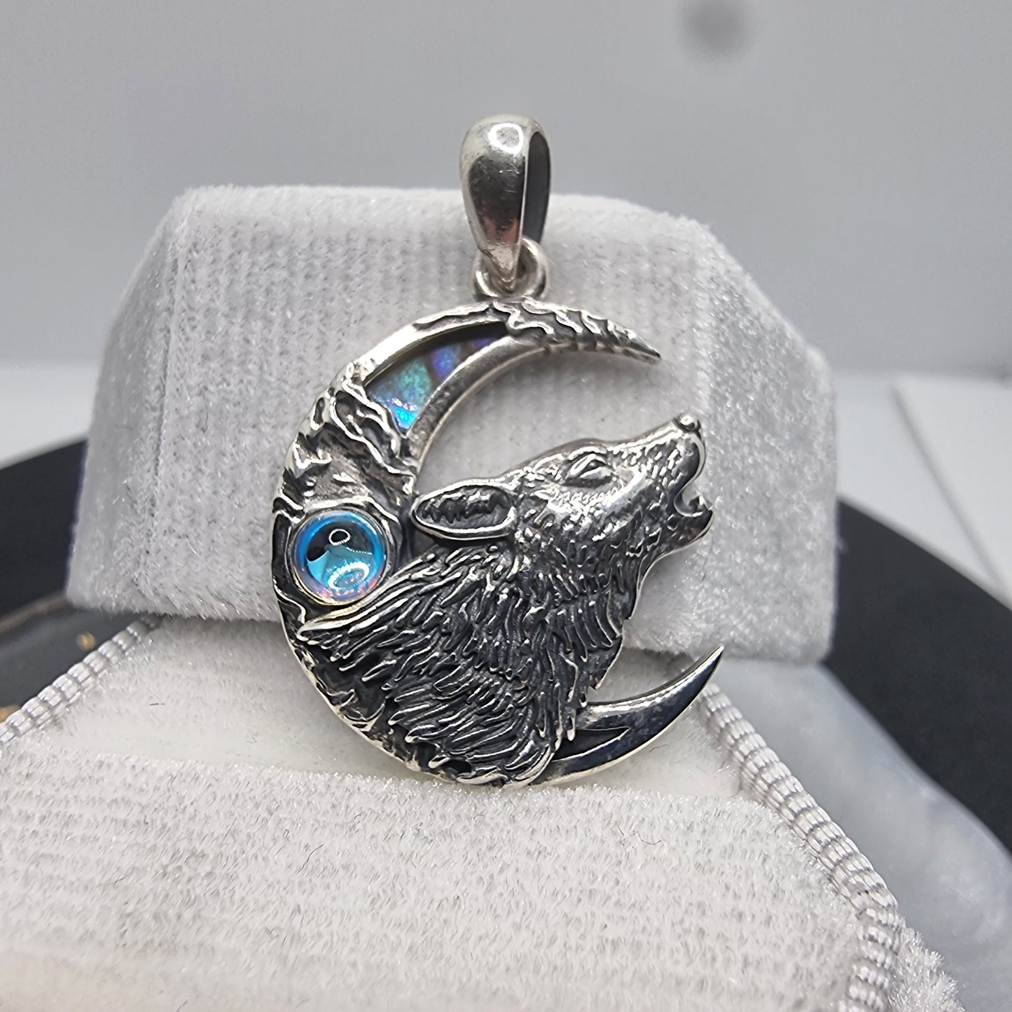 Mystical Wolf Moon Pendant 925 Sterling Silver with Abalone Shell Lunar