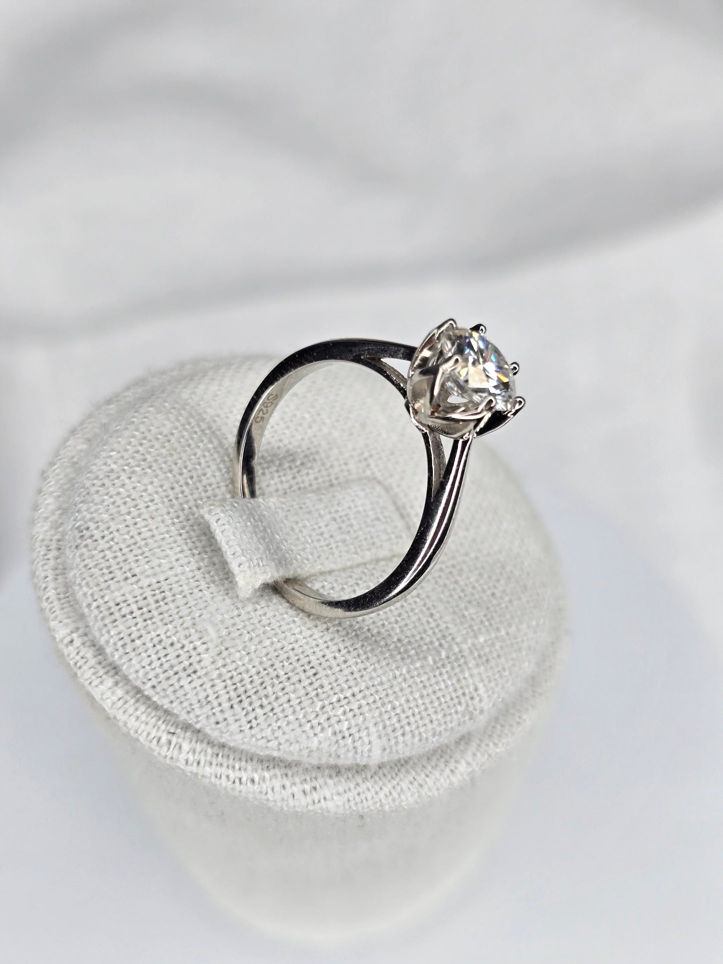 1 Carat Moissanite Engagement Ring in 925 Sterling Silver