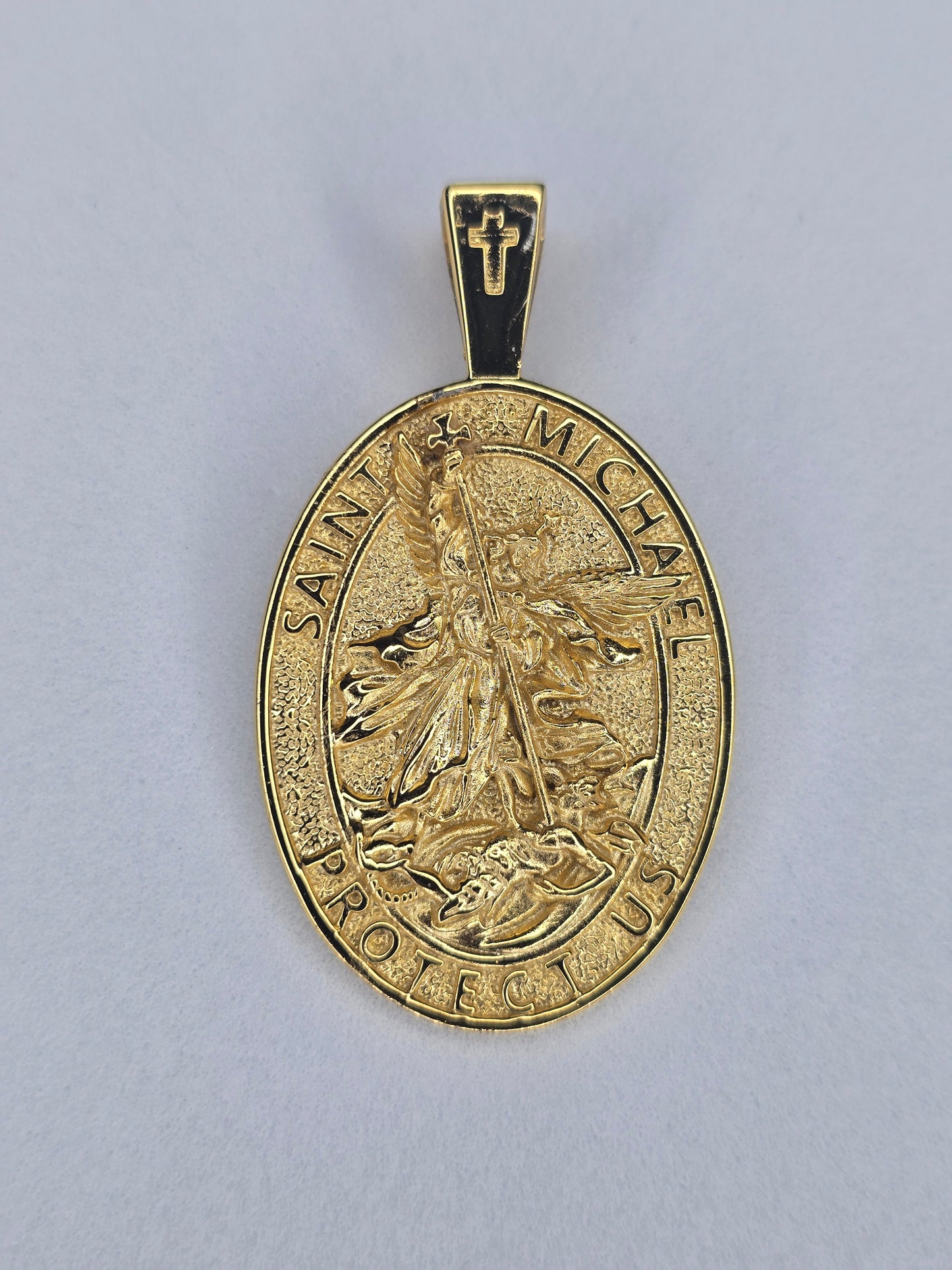 Schutzanhänger des Erzengels Sankt Michael, 18 Karat vergoldetes 925er Sterlingsilber 