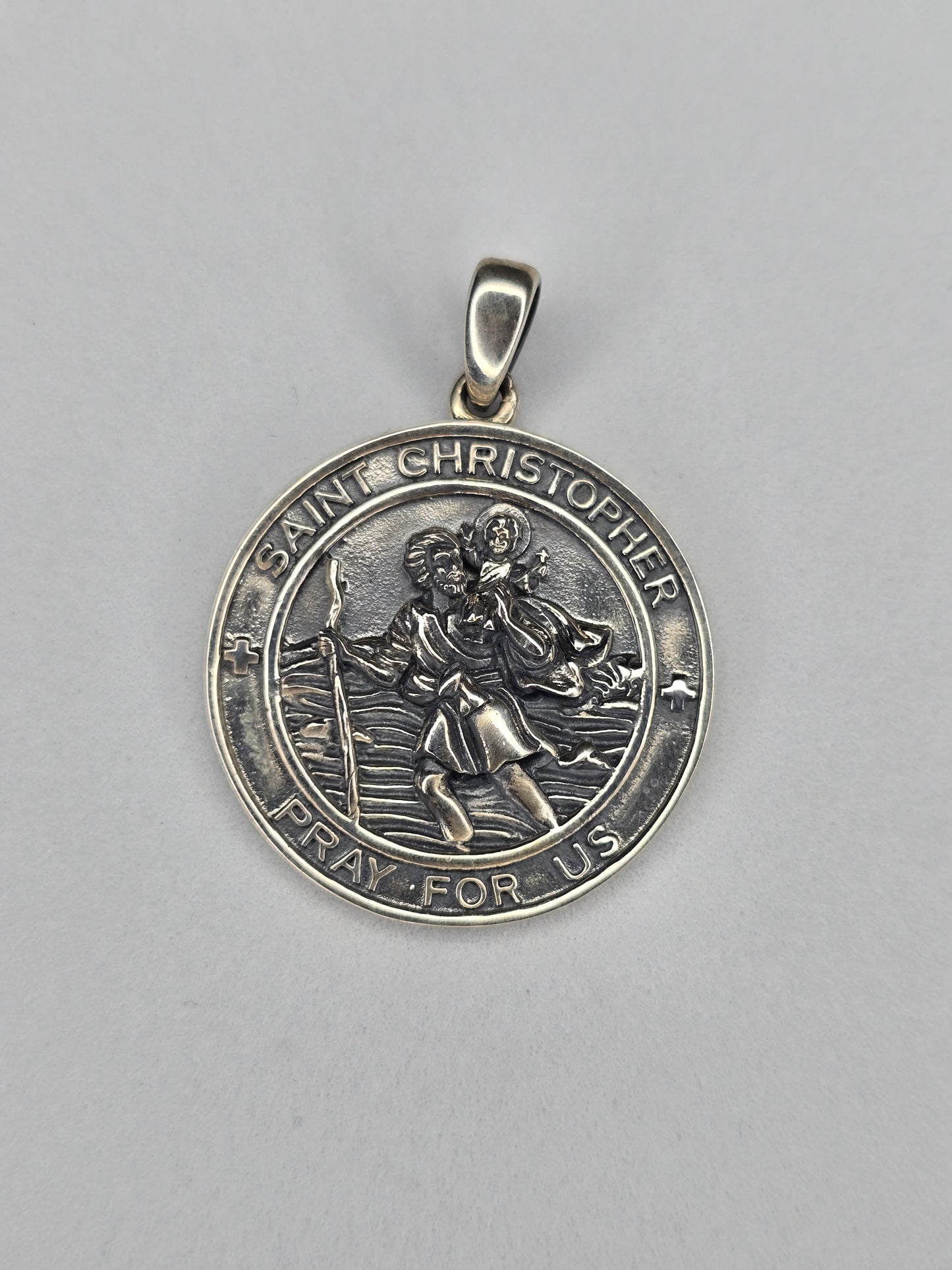Saint Christopher pendant in solid 925 sterling silver with traveler protection relief