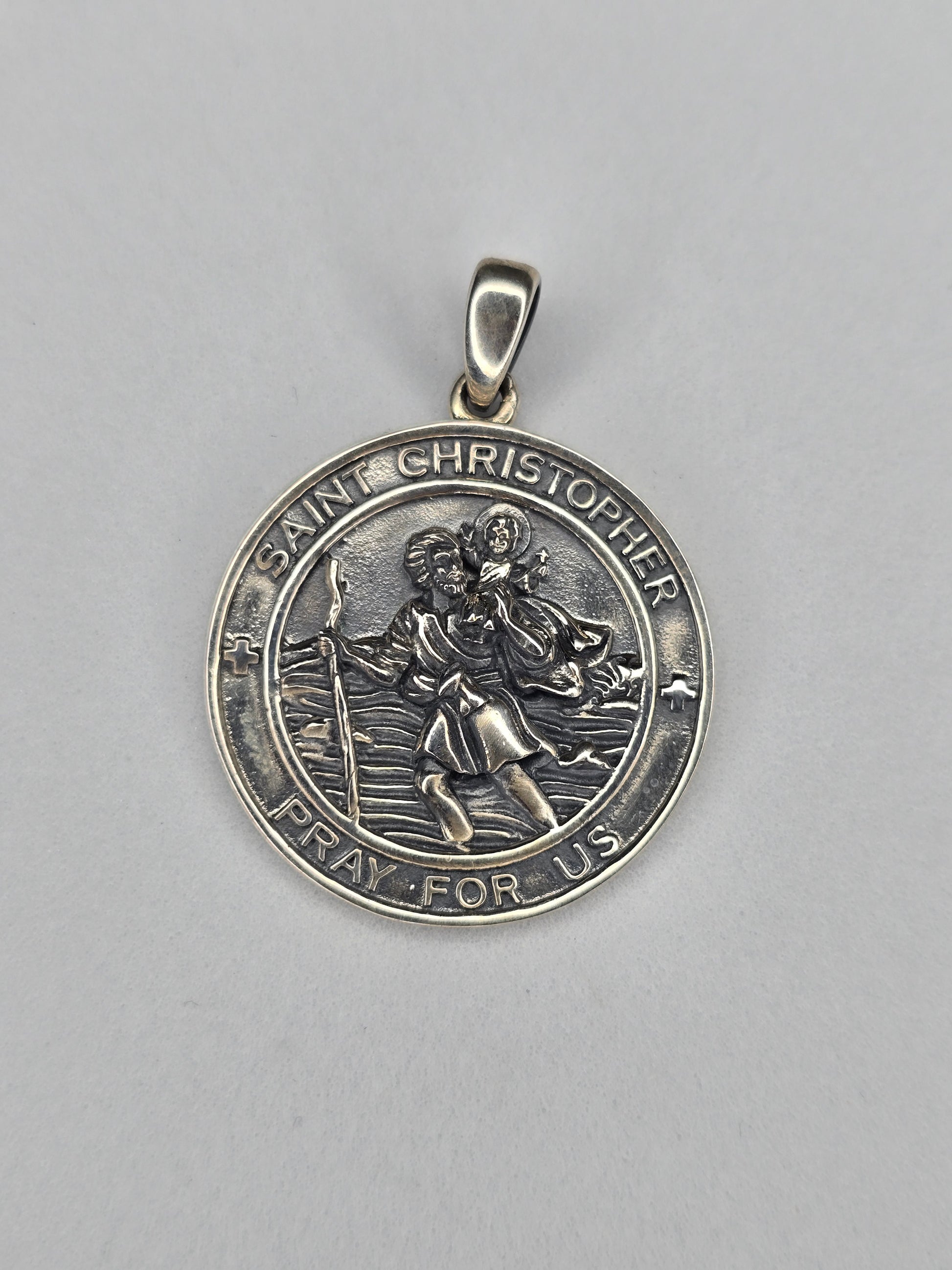 Saint Christopher pendant in solid 925 sterling silver with traveler protection relief