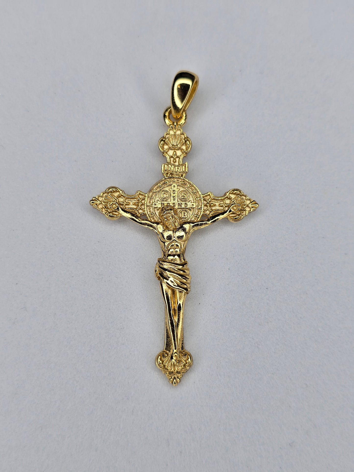 Saint Benedict crucifix in 925 sterling silver with 18K gold plating and detailed Jesus figure