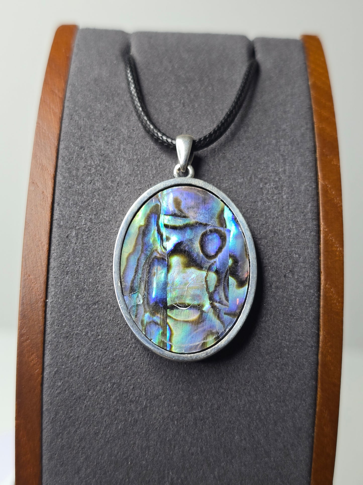 Anhänger mit Inlay des Erzengels St. Michael und schillernder Muschel aus 925er Sterlingsilber 
