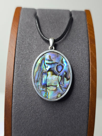 Anhänger mit Inlay des Erzengels St. Michael und schillernder Muschel aus 925er Sterlingsilber 