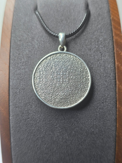 Anubis Wächteramulett, 925er Sterlingsilber mit goldenen Akzenten und Hieroglyphen für Schutz und altägyptische Symbolik