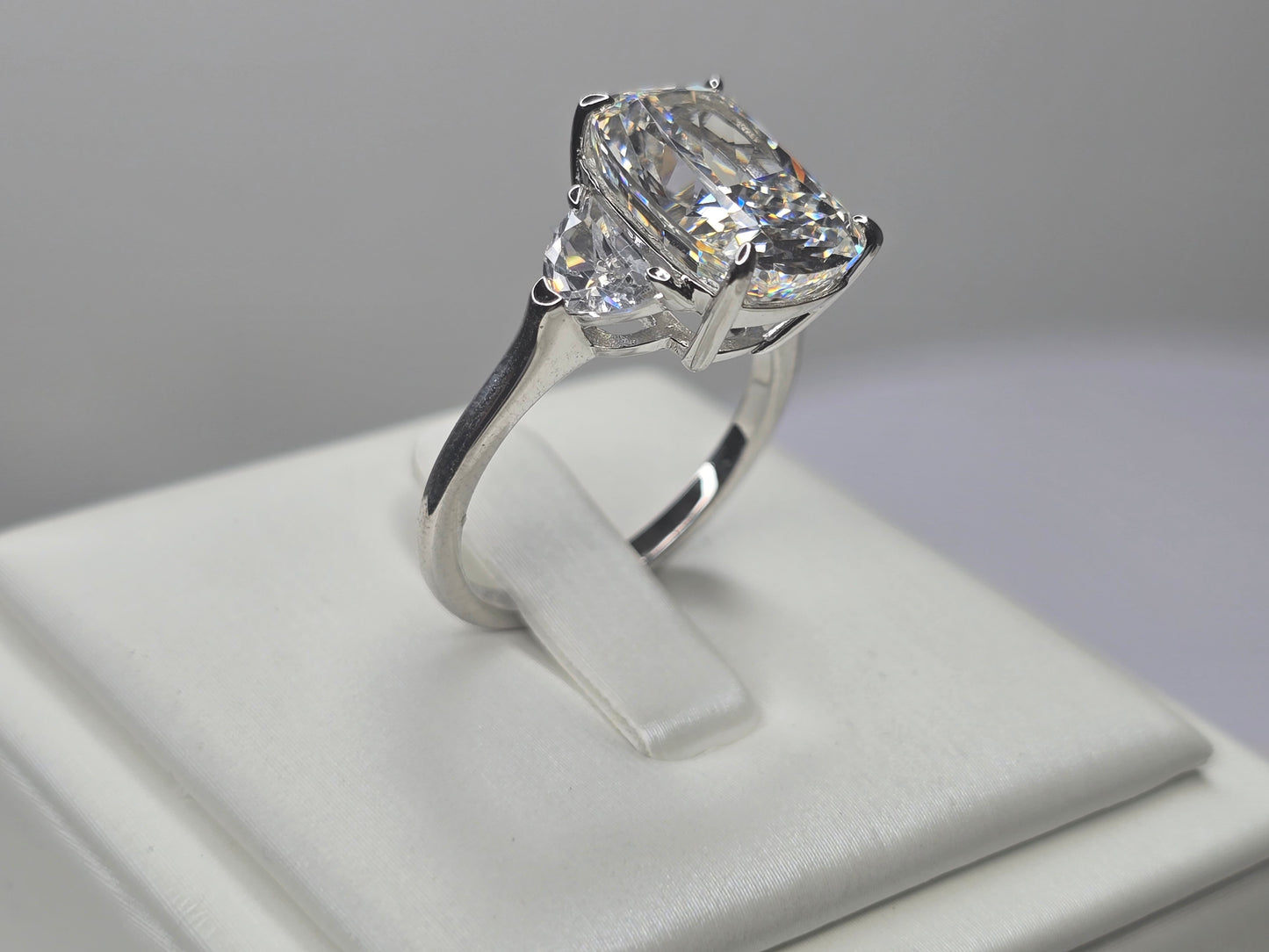 Magic Cat – Radiant Trinity 925 Sterling Silver Three-Stone Zircon Ring (Size 7)