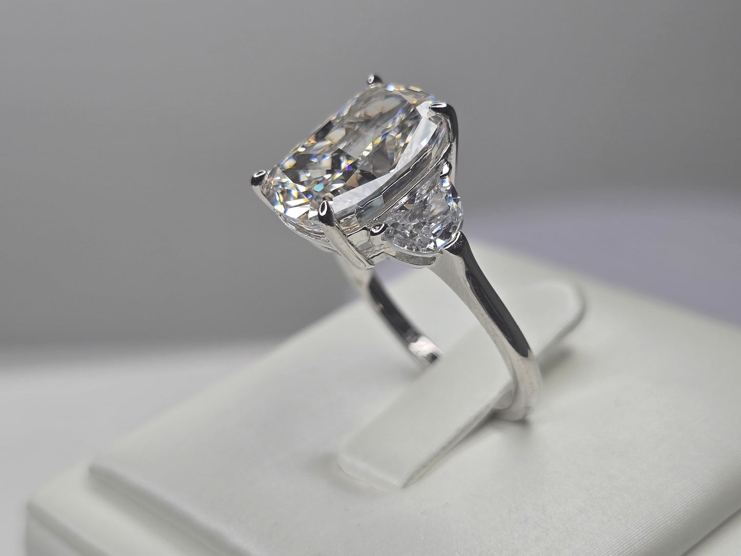 Magic Cat – Radiant Trinity 925 Sterling Silver Three-Stone Zircon Ring (Size 7)
