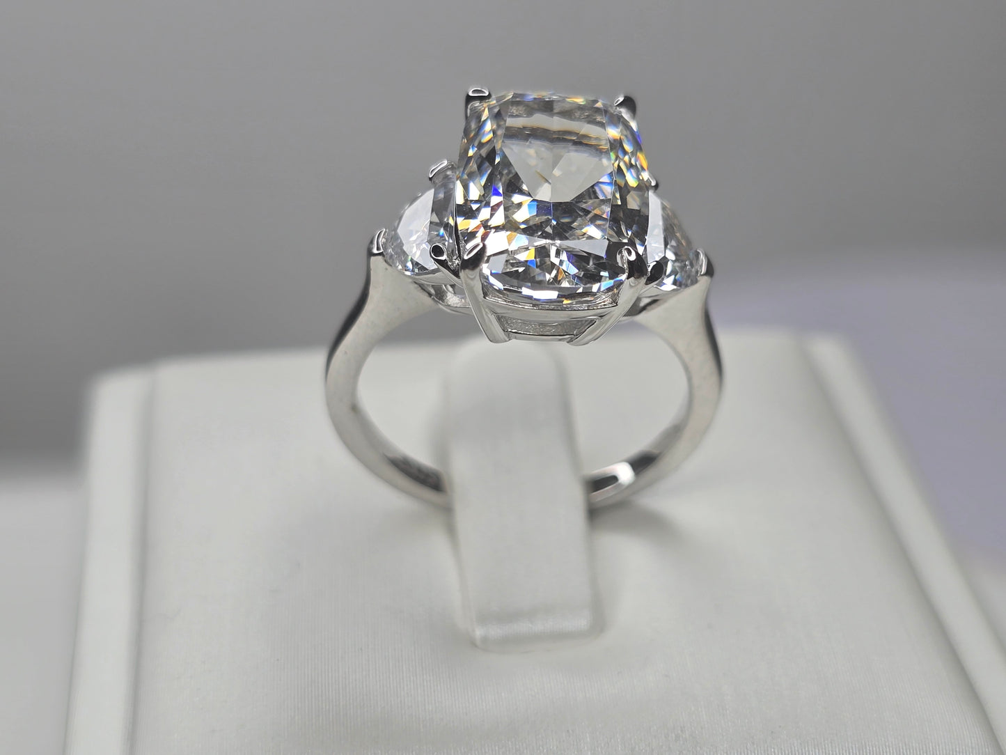 Magic Cat – Radiant Trinity 925 Sterling Silver Three-Stone Zircon Ring (Size 7)