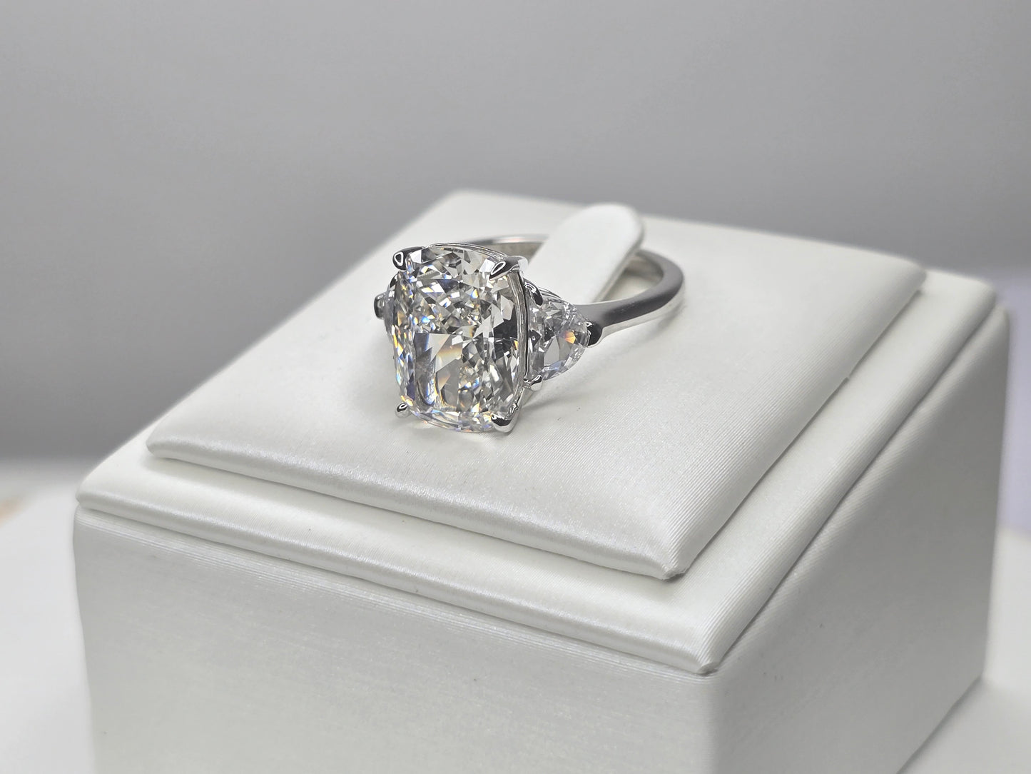 Magic Cat – Radiant Trinity 925 Sterling Silver Three-Stone Zircon Ring (Size 7)