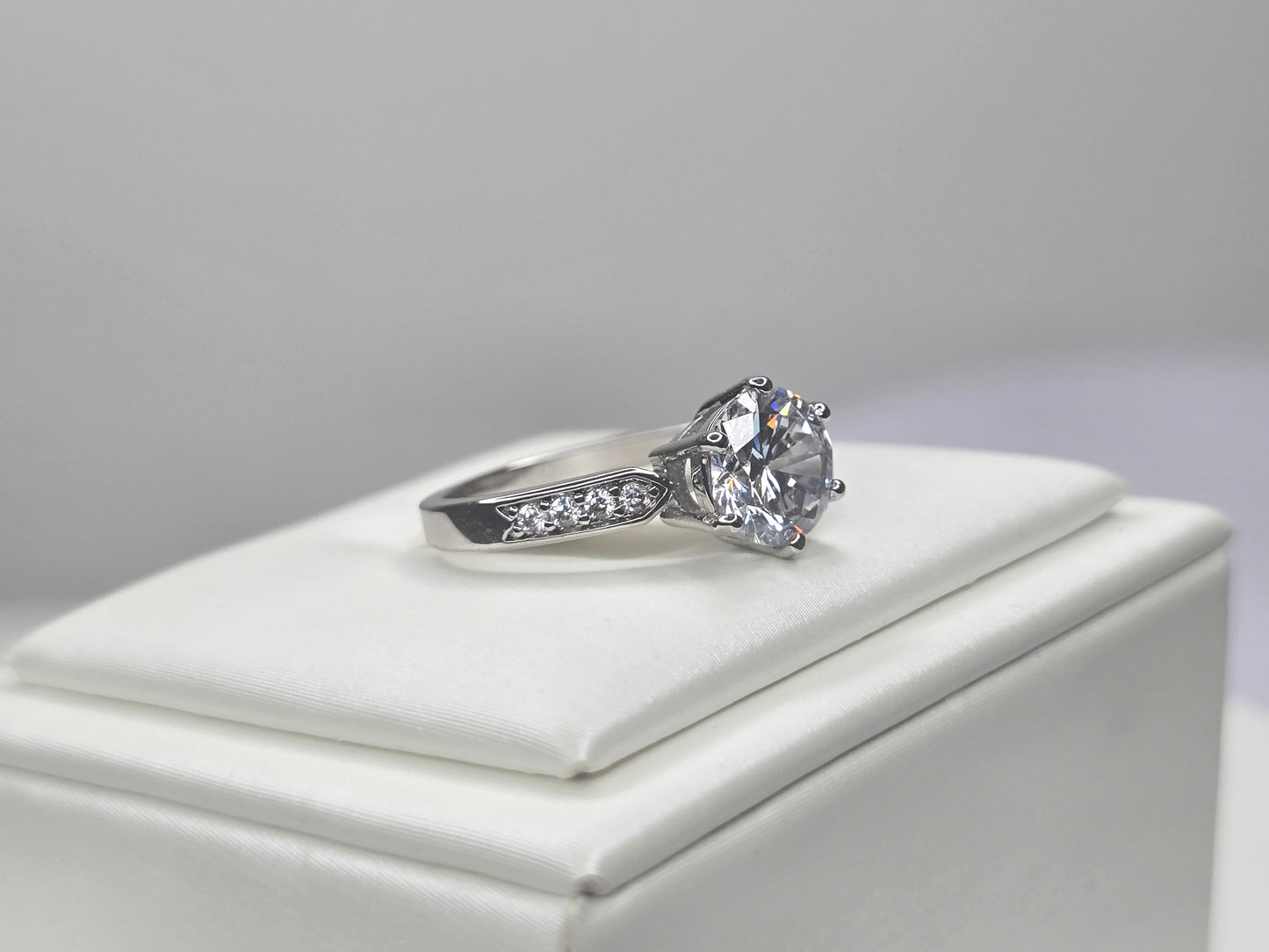 Moissanite Engagement Ring 925 Sterling Silver Round Cut Pavé Band size 6