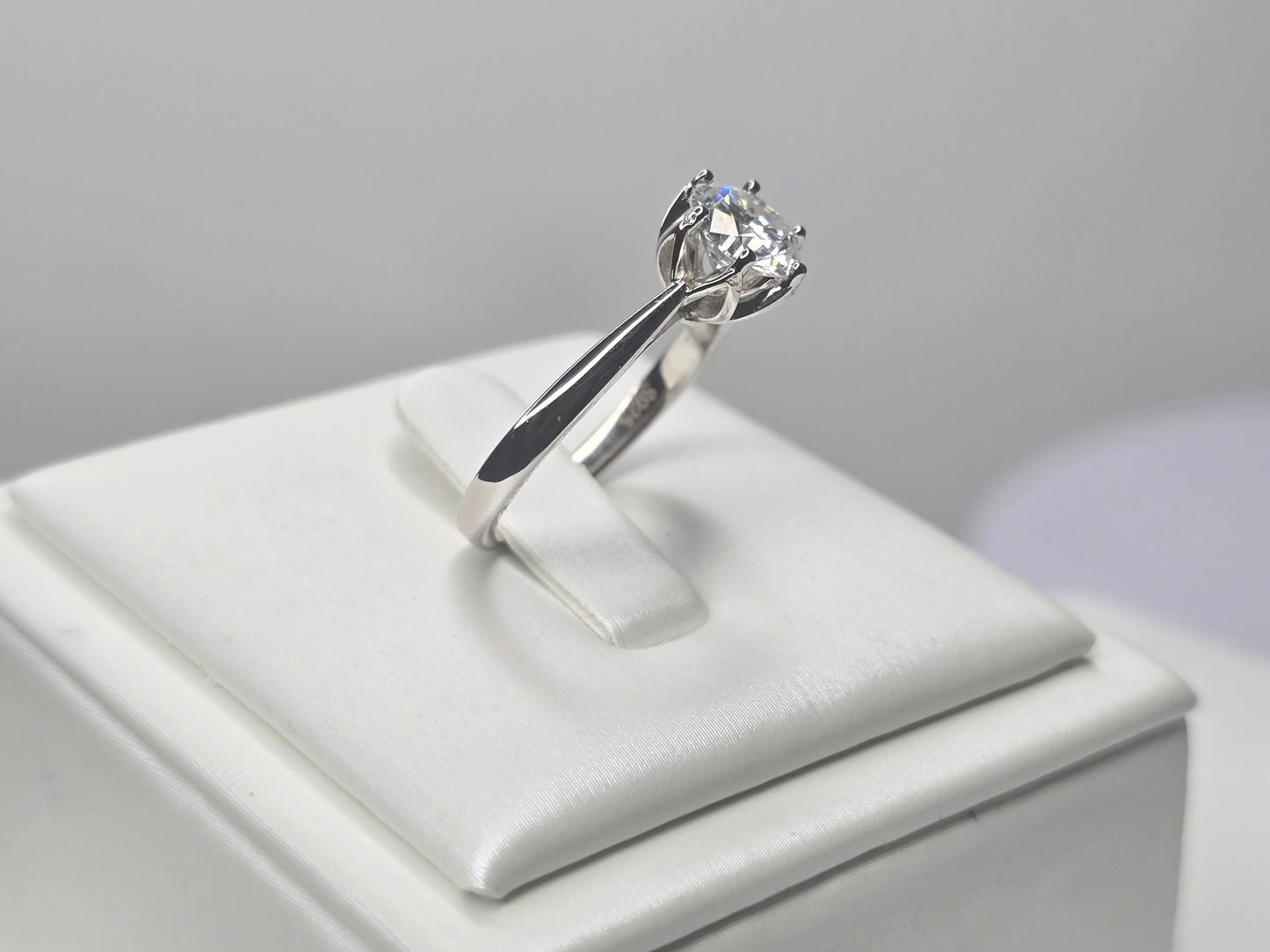1 Carat Moissanite Engagement Ring in 925 Sterling Silver