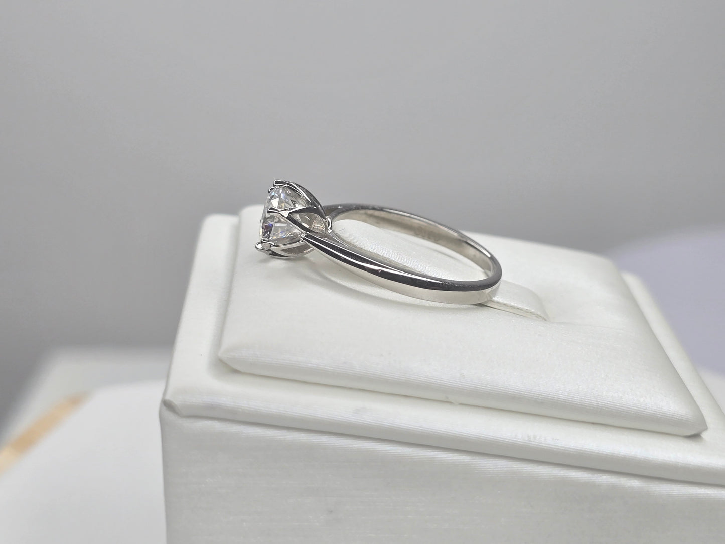 1 Carat Moissanite Engagement Ring in 925 Sterling Silver