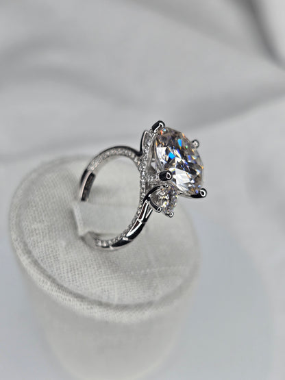 Three stone moissanite ring with 8ct center stone