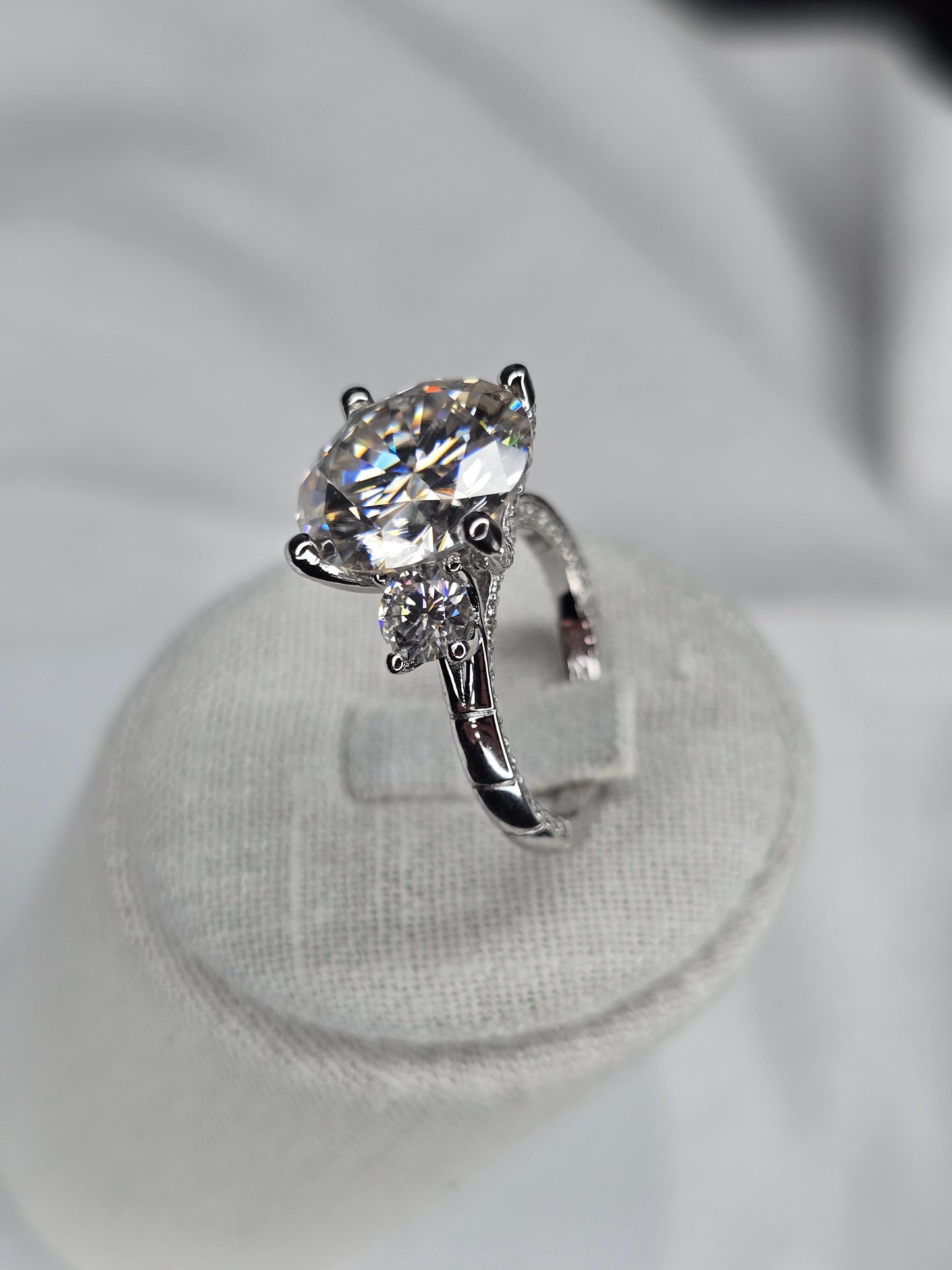 Side profile of 8ct moissanite ring with prong setting