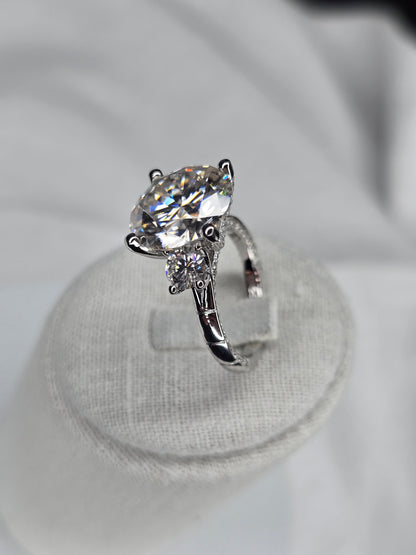 Side profile of 8ct moissanite ring with prong setting