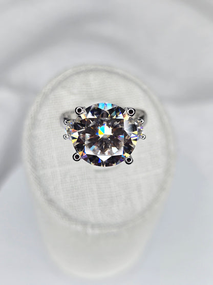 Three stone moissanite ring with 8ct center stone