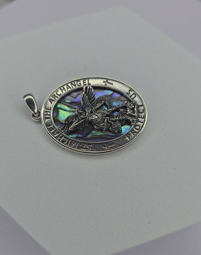 Pendentif en argent sterling 925 incrusté de coquillage représentant l'archange Saint Michel, amulette catholique 